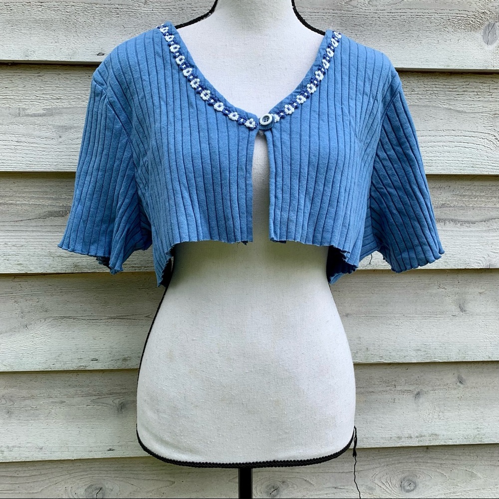 Vintage 90s Blue Solid Print Floral Crochet V-Neck Ribbed Short Sleeve Crop Top